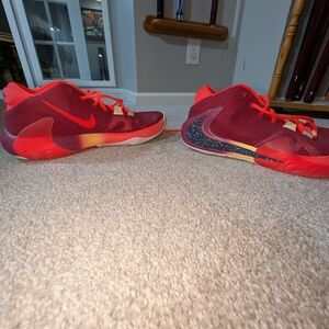 Nike Zoom Freak 1 Giannis Antetokounmpo 'Noble Red' BQ5422-600 Men's Size 8